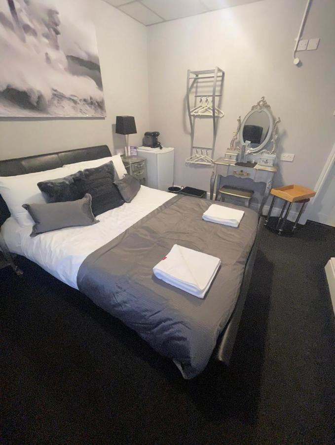 Phildene Suites Blackpool Room photo